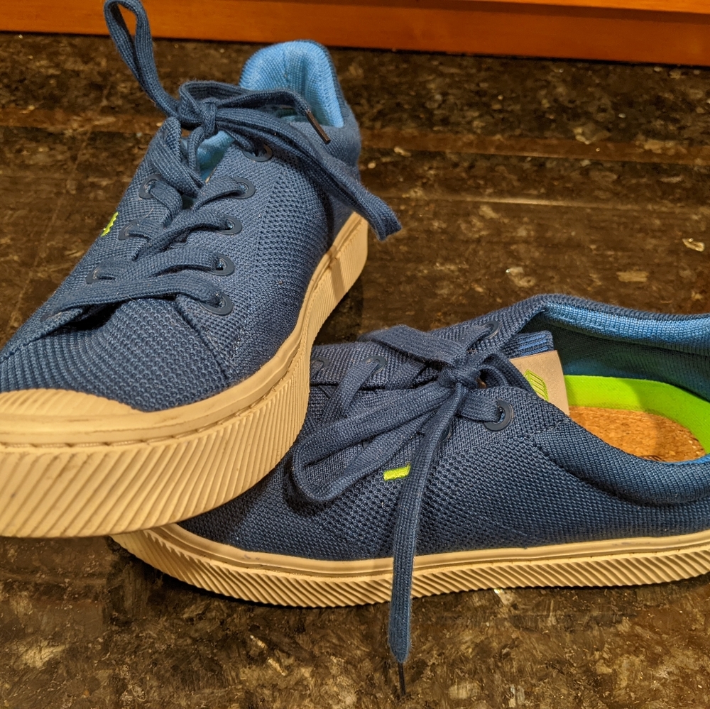 Cariuma Low Mineral Blue Knit Sneaker